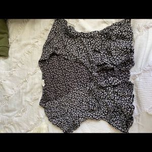 Black floral tie up top. Brandy Melville one size.